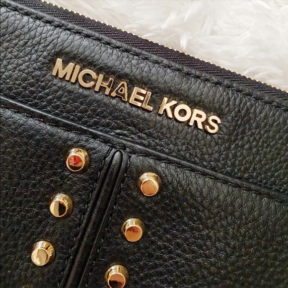 Michael Kors Wristlet - Picture 2 of 8